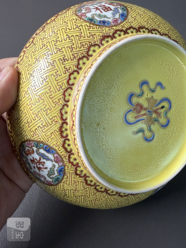 清同治 珊瑚红地粉彩葫芦纹开光福禄寿喜盘（一对） - 图10